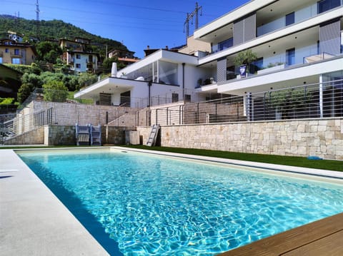 Property building, Day, Pool view, Swimming pool, sunbed