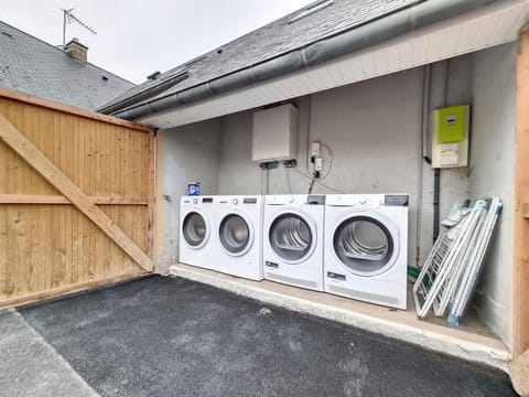 Mont Gîte Des Herbus Puccinellie avec Jacuzzi 2 personnes entre Granville et Mont Saint Michel House in Brittany