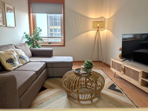 Communal lounge/ TV room, TV and multimedia, Living room, Seating area, Evening entertainment