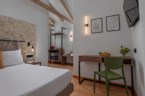 Bed, TV and multimedia, Bedroom, Area and facilities