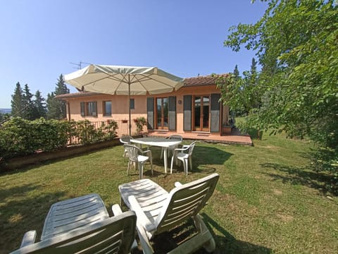 Property building, Garden, Balcony/Terrace, sunbed