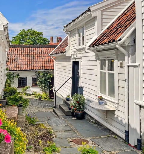 Property building, Street view