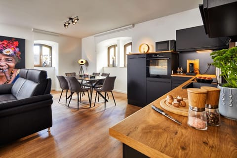 Food close-up, Kitchen or kitchenette, Seating area, Dining area, Food, Breakfast, pet friendly, stove