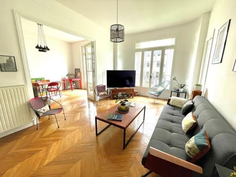 Communal lounge/ TV room, TV and multimedia, Living room, Evening entertainment, internet