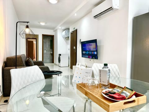 Modern Retreat in the heart of St Julians Apartment in Saint Julians