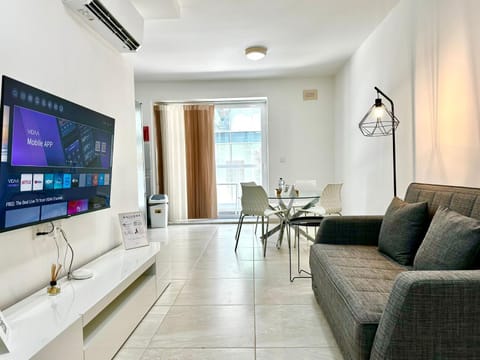 Modern Retreat in the heart of St Julians Apartment in Saint Julians