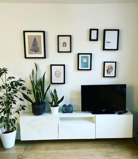 Living room, Decorative detail, Seating area, Evening entertainment