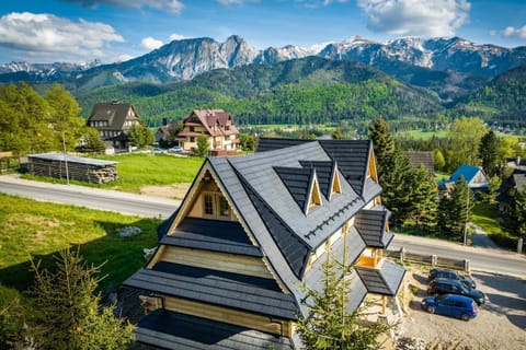 Property building, Bird's eye view, Mountain view