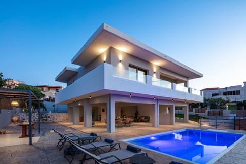 Property building, Pool view, Swimming pool, sunbed