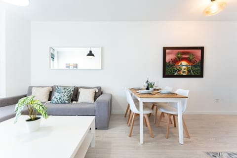 Living room, Decorative detail, Dining area