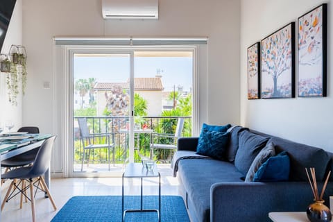 View (from property/room), Balcony/Terrace, Living room, Seating area, Dining area, air conditioner