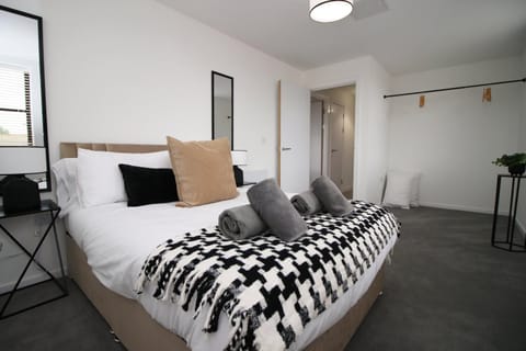 Boutique One BR | Free Parking Apartment in Taunton