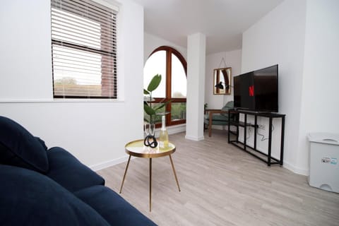 Boutique One BR | Free Parking Apartment in Taunton