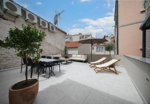 View (from property/room), Balcony/Terrace, Seating area, Dining area, sunbed