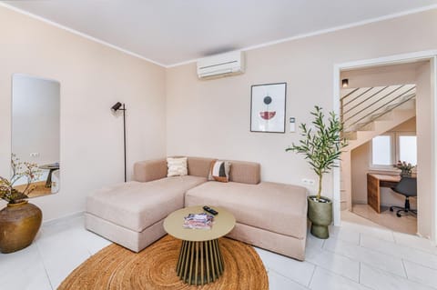 Living room, Photo of the whole room, Seating area, air conditioner