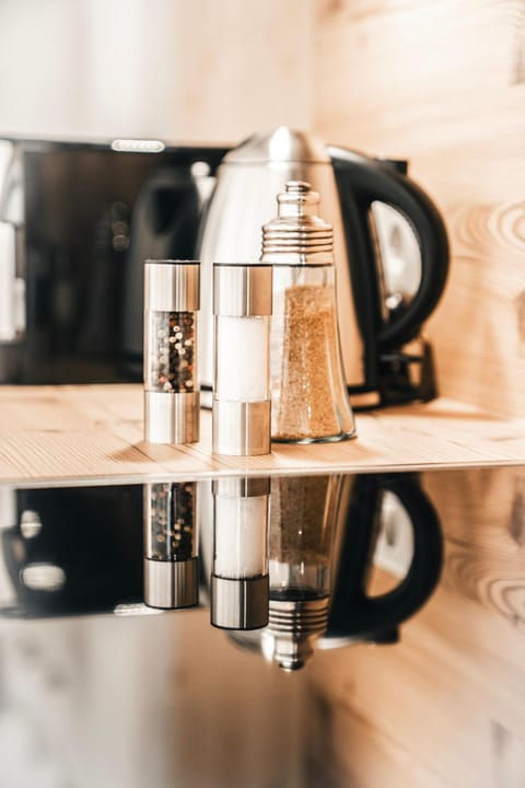 Coffee/tea facilities, toaster