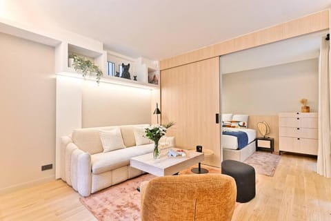 Bed, Living room, Photo of the whole room, Seating area, Bedroom