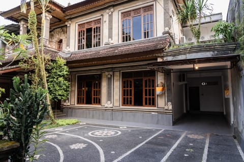 Property building, Parking