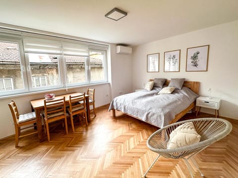 Living room, Photo of the whole room, Seating area