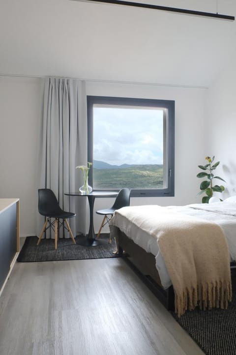 Bed, Natural landscape, Photo of the whole room, Seating area, Bedroom, Mountain view
