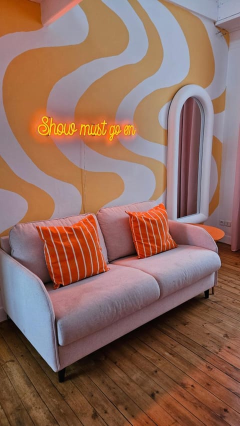 Appartement coloré proche du centre ville et de la gare Apartment in Deauville