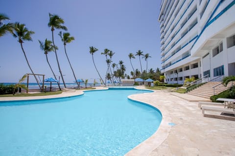 Property building, Day, Pool view, Swimming pool, sunbed