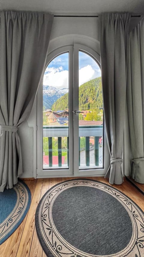 View (from property/room), Balcony/Terrace, Mountain view