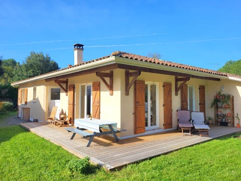 Property building, Patio, Garden, Garden view, sunbed