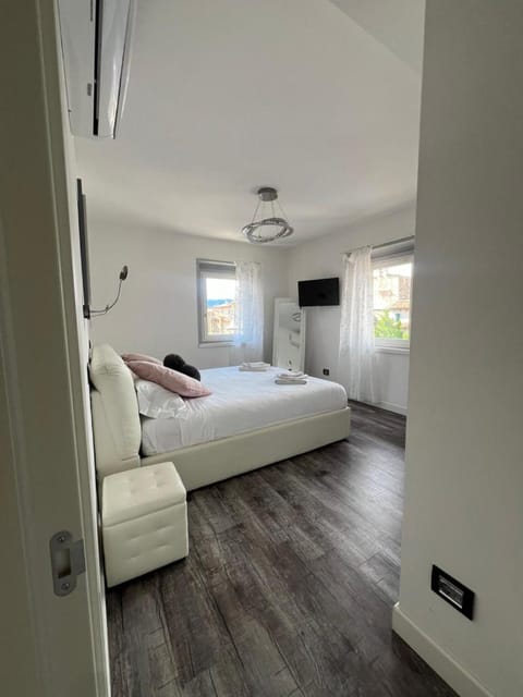 Caivano Rooms New Opening Bed and Breakfast in Torri del Benaco