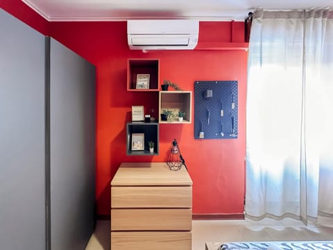 Photo of the whole room, wardrobe, air conditioner