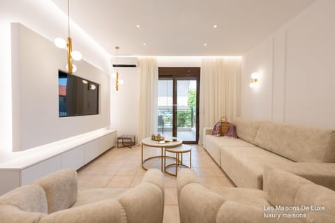TV and multimedia, Living room, Seating area, air conditioner