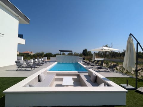 Day, Natural landscape, Pool view, Swimming pool, Swimming pool, sunbed