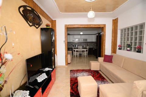 Communal lounge/ TV room, Living room, Seating area, Dining area, Evening entertainment