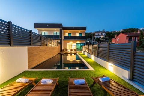 Property building, Patio, Pool view, Swimming pool, sunbed