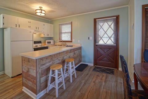 Hänsel and Gretel's Hideaway End Unit Parking! House in Beech Mountain