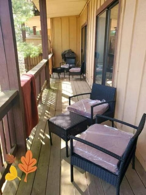 Hänsel and Gretel's Hideaway End Unit Parking! House in Beech Mountain