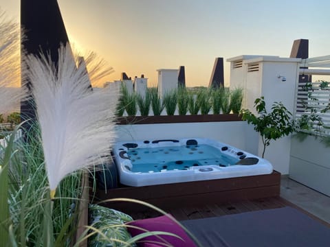 Hot Tub, Hot Tub, Spa and wellness centre/facilities