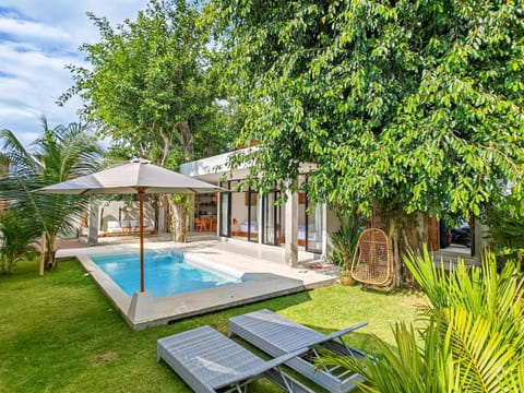 Day, Natural landscape, Garden, Garden, Garden view, Pool view, Swimming pool, sunbed