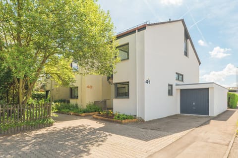 Property building, Neighbourhood, Quiet street view