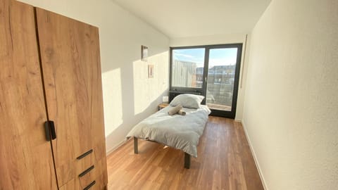 Bed, Photo of the whole room, Bedroom, wardrobe