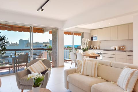 Balcony/Terrace, Kitchen or kitchenette, Living room, Dining area