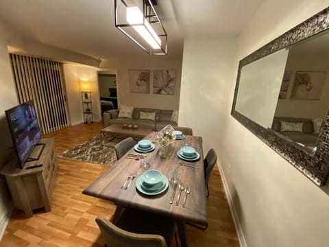 Communal lounge/ TV room, TV and multimedia, Living room, Dining area