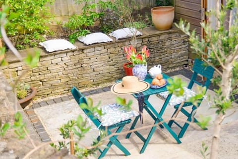 Patio, Spring, Garden, Dining area, Garden view