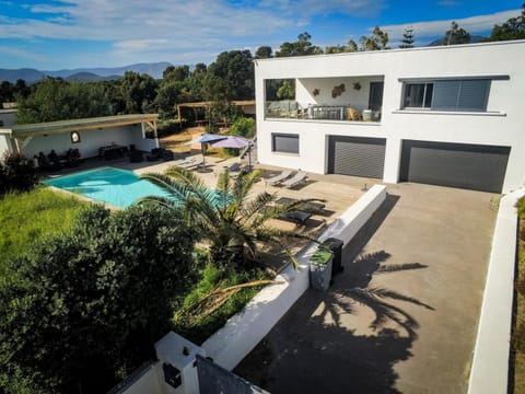 Property building, Garden view, Pool view, Swimming pool, sunbed