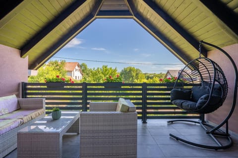 Day, View (from property/room), Balcony/Terrace, Seating area