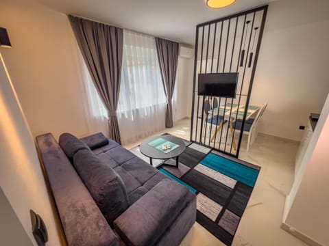 TV and multimedia, Living room, Seating area, Evening entertainment