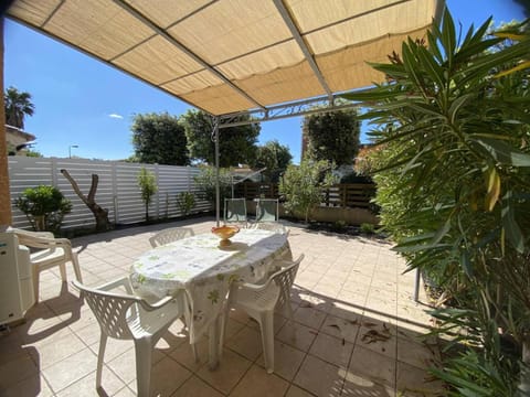 Patio, Dining area