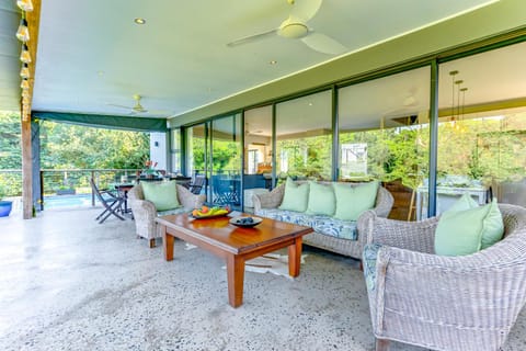 Patio, Spring, Day, Garden, View (from property/room), Balcony/Terrace, Living room, Seating area, Dining area, Garden view, sunbed