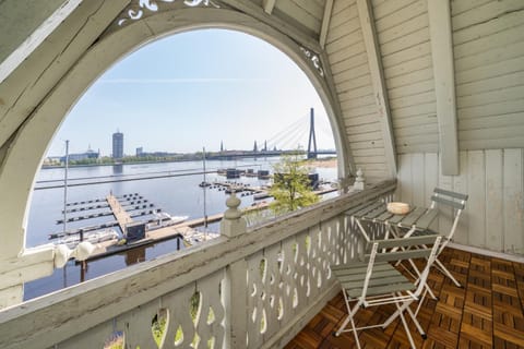 View (from property/room), Balcony/Terrace, Lake view, River view