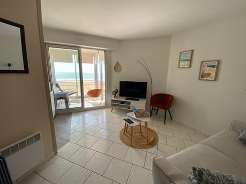 Communal lounge/ TV room, TV and multimedia, Living room